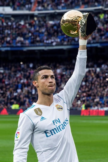 Cristiano Ronaldo ofreció su quinto Balón de Oro a la afición