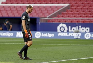 Jan Oblak decaído al final del partido. 