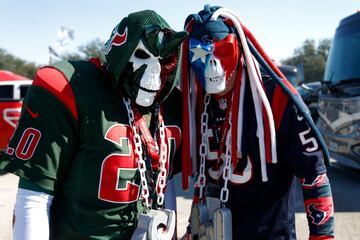 Y por parte de los Texans... ¡Predator y su cuñado!