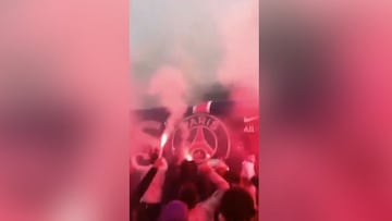 Locura en París: Llegada del bus del PSG para enfrentar al City