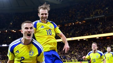 Los jugadores de Suecia celebran su clasificación.