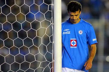 Con 32, el Zorro del Desierto sorprendió al irse con el Bolton de la Premier League en 2005, posteriormente pasó al Al-Ittihad de Arabia Saudita hasta que en 2007 se unió a las filas de la Máquina.