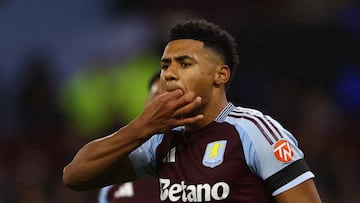 Soccer Football - Premier League - Aston Villa v Crystal Palace - Villa Park, Birmingham, Britain - November 23, 2024 Aston Villa's Ollie Watkins whistles Action Images via Reuters/Matthew Childs EDITORIAL USE ONLY. NO USE WITH UNAUTHORIZED AUDIO, VIDEO, DATA, FIXTURE LISTS, CLUB/LEAGUE LOGOS OR 'LIVE' SERVICES. ONLINE IN-MATCH USE LIMITED TO 120 IMAGES, NO VIDEO EMULATION. NO USE IN BETTING, GAMES OR SINGLE CLUB/LEAGUE/PLAYER PUBLICATIONS. PLEASE CONTACT YOUR ACCOUNT REPRESENTATIVE FOR FURTHER DETAILS..