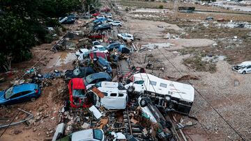 Efectos de la DANA en el municipio de Alfafar, a 30 de octubre de 2024, en Valencia, Comunidad Valenciana (España). La Comunitat Valenciana ha registrado la gota fría "más adversa" del siglo en la región. La Generalitat ha activado el procedimiento de múltiples víctimas por "prevención de lo que pueda venir", después de que el primer balance apunte a 51 víctimas mortales como consecuencia del temporal. En estos momentos, todavía hay personas esperando a ser rescatadas y puntos sin cobertura de telefonía y sin luz.
30 OCTUBRE 2024;DANA;RIADA;ALFAFAR;VALENCIA;LLUVIA;COCHES
Rober Solsona / Europa Press
30/10/2024