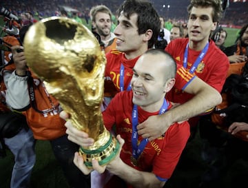 Iniesta con la Copa.