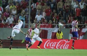 Sevilla - Atlético de Madrid. 1-1. Perotti empata el partido con un gran disparo desde fuera del área.