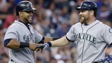 DETROIT, MI - JUNE 20: Adam Lind #26 of the Seattle Mariners, right, is congratulated by Nelson Cruz #23 of the Seattle Mariners after hitting a two-run home run against the Detroit Tigers during the fifth inning at Comerica Park on June 20, 2016 in Detroit, Michigan. Duane Burleson/Getty Images/AFP
== FOR NEWSPAPERS, INTERNET, TELCOS & TELEVISION USE ONLY ==