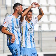 Larrubia pone la magia mientras el Málaga busca un delantero