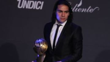 Falcao, con el premio de mejor jugador del mundo en el 2012.