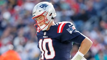 FOXBOROUGH, MASSACHUSETTS - OCTOBER 08: Mac Jones #10 of the New England Patriots looks on during the second quarter against the New Orleans Saints at Gillette Stadium on October 08, 2023 in Foxborough, Massachusetts.   Winslow Townson/Getty Images/AFP (Photo by Winslow Townson / GETTY IMAGES NORTH AMERICA / Getty Images via AFP)