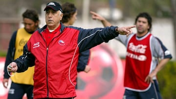 Nelson Acosta, durante su etapa como seleccionador chileno