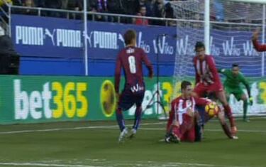 Eibar claim penalty and offside for Saúl's goal in Ipurua