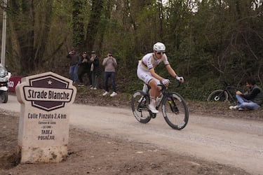 Pogacar en la Strade Bianche.
