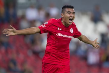 El defensa es de los pocos de la Liga MX registrados con el “35”.