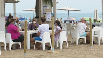 Chiringuitos en la playa de Gandia tendrán que cerrar su espacio a partir de las diez de la noche por brote Covid-19
EUROPA PRESS
20/07/2020