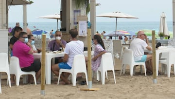 Chiringuitos en la playa de Gandia tendr&aacute;n que cerrar su espacio a partir de las diez de la noche por brote Covid-19
 EUROPA PRESS
 20/07/2020