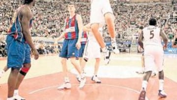<b>ÚLTIMO DUELO. </b>Fue el pasado 17 de abril. El Barça ganó (74-81), pero el Real Madrid se llevaría la Liga.