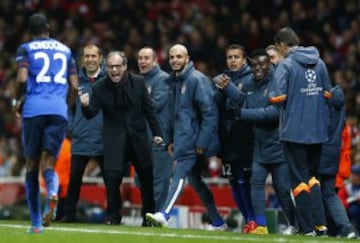 0-1. Geoffrey Kondogbia celebra el primer tanto con su entrenador Leonardo Jardim.