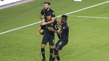 Carlos Vela descargó todo su coraje luego de que en el primer tiempo expulsaran a Atuesta y, al empatar el juego, le dedicó un mensaje a sus rivales.