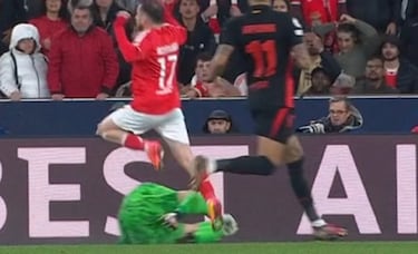 M¨¢s pol¨¦mica: penalti a favor del Bar?a tras ¡°dejarse caer¡±