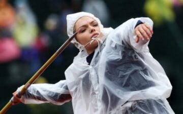Chari Hawkins during the heptahlon javelin, protected from the rain.