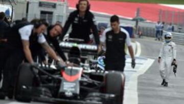 ALEJADOS DEL OBJETIVO. Austria fue un desastre para McLaren Honda y en Silverstone, Spa y Rusia Alonso saldrá desde muy atrás.