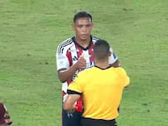 Luis Muriel debuta en Junior y casi lo expulsan