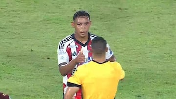 Luis Muriel debuta en Junior y casi lo expulsan