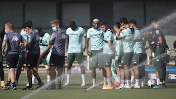 Los jugadores del Betis, en un entrenamiento. 