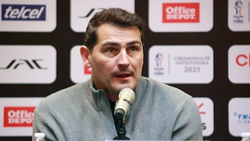 MEX8379. PACHUCA (MÉXICO), 11/11/2025.- El exfutbolista español, Iker Casillas, habla en una rueda de prensa previo a su ingreso al Salón de la Fama del fútbol nacional e internacional este martes, en Pachuca (México). EFE/ David Martínez Pelcastre