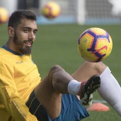 Borja Iglesias ya iguala el peso goleador de Gerard