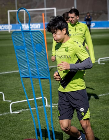 Kubo y Oyarzabal, durante la ¨²ltima sesi¨®n preparatoria de la Real.