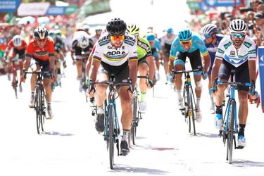 Gallopin gana, Kwiatkowski se cae y Valverde ya es segundo