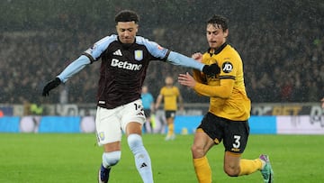 Soccer Football - Premier League - Wolverhampton Wanderers v Aston Villa - Molineux Stadium, Wolverhampton, Britain - February 27, 2026 Aston Villa's Jadon Sancho in action with Wolverhampton Wanderers' Hugo Bueno Action Images via Reuters/Andrew Boyers EDITORIAL USE ONLY. NO USE WITH UNAUTHORIZED AUDIO, VIDEO, DATA, FIXTURE LISTS, CLUB/LEAGUE LOGOS OR 'LIVE' SERVICES. ONLINE IN-MATCH USE LIMITED TO 120 IMAGES, NO VIDEO EMULATION. NO USE IN BETTING, GAMES OR SINGLE CLUB/LEAGUE/PLAYER PUBLICATIONS. PLEASE CONTACT YOUR ACCOUNT REPRESENTATIVE FOR FURTHER DETAILS..