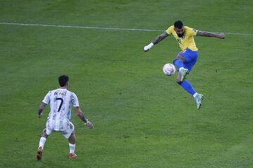 Gabriel Barbosa y Rodrigo De Paul.