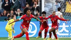 Panama's midfielder #10 Marta Cox (L) celebrates scoring her team's first goal during the Australia and New Zealand 2023 Women's World Cup Group F football match between Panama and France at Sydney Football Stadium in Sydney on August 2, 2023. (Photo by DAVID GRAY / AFP)