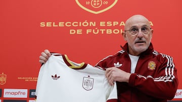 LAS ROZAS (MADRID), 20/03/2026.- Luis de la Fuente, seleccionador español, durante la rueda de prensa en la que ha dado a conocer la lista de convocados para los amistosos de marzo ante Serbia y Egipto. EFE/ Zipi Aragon