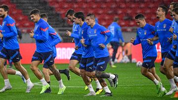 Budapest (Hungary), 25/09/2022.- Players of Italy attend their team's training session in Budapest, Hungary, 25 September 2022. Italy will face Hungary in their UEFA Nations League soccer match on 25 September 2022. (Hungría, Italia) EFE/EPA/Zsolt Szigetvary HUNGARY OUT

