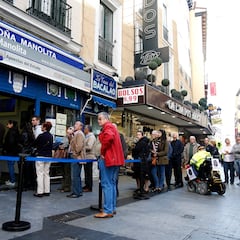 ¿Pie derecho o pie izquierdo? La superstición más extraña para comprar la Lotería de Navidad