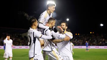 Los jugadores del Real Madrid celebran uno de los goles a la Arandina en el partido que clasificó a los blancos para los octavos de final de la Copa del Rey.