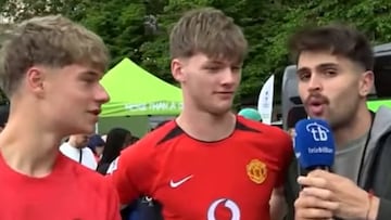 Un reportero de Bilbao se dispone a entrevistar a dos fans del United: suma más de 2M de visitas