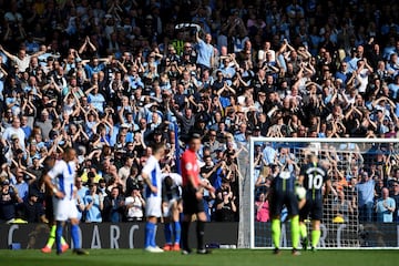 El Manchester City de Pep Guardiola se coronó campeón de la Premier League al golear 4-1 al Brighton en la última fecha de la liga. 