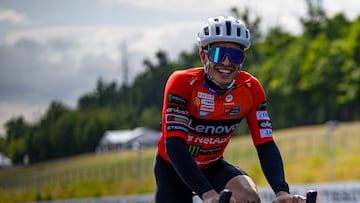 Marc Márquez, con la bici en Brno.