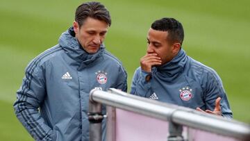Soccer Football - Champions League - Bayern Munich Training - Saebener Strasse, Munich, Germany - March 12, 2019 Bayern Munich coach Niko Kovac and Bayern Munich's Thiago during training REUTERS/Michael Dalder