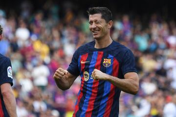 Lewandowski celebra el 3-0 al Elche.