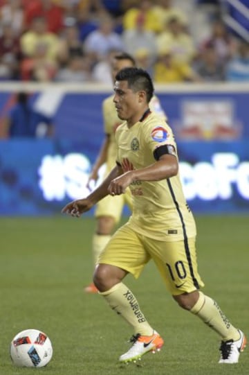 Volante ofensivo paraguayo del América. Es el capitán del equipo azulcrema.