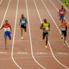 Paseos de Usain Bolt y Gatlin en las series de 200 metros