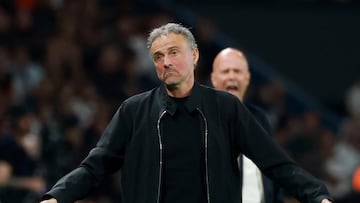 Luis Enrique durante el partido de ida de los cuartos de final de la Champions League contra el Liverpool.