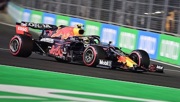 Checo Pérez abandonó el GP de Arabia Saudita