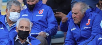 Leonel Sánchez y Sergio Navarro observan el Superclásico 190 en El Teniente.